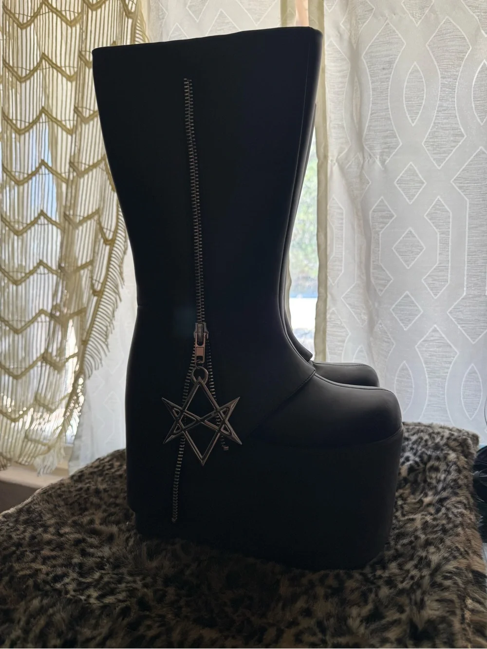 Platform killstar Knee-High Boots with Star Zipper Accent - Black